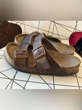 Birkenstock Arizona in dark brown oiled leather  unisex Guc sz eu39 us9